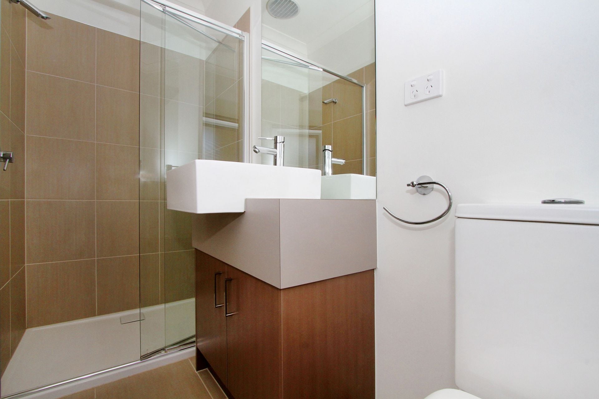 SOPHISTICATED, EASY CARE LIVING