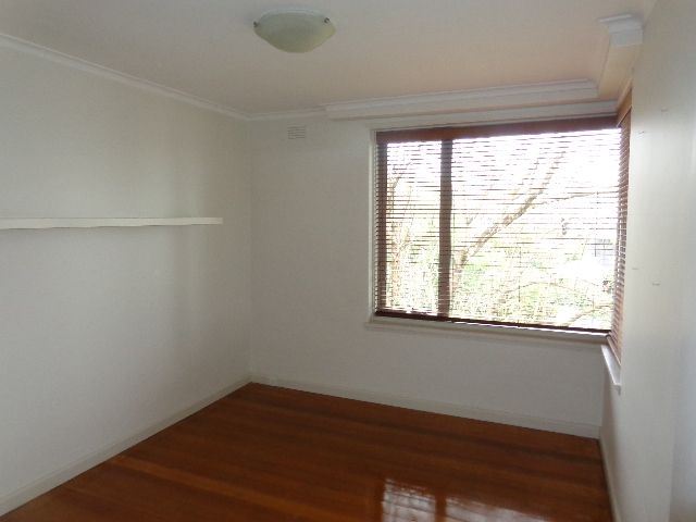 **Bright, sunny & fabulous location**