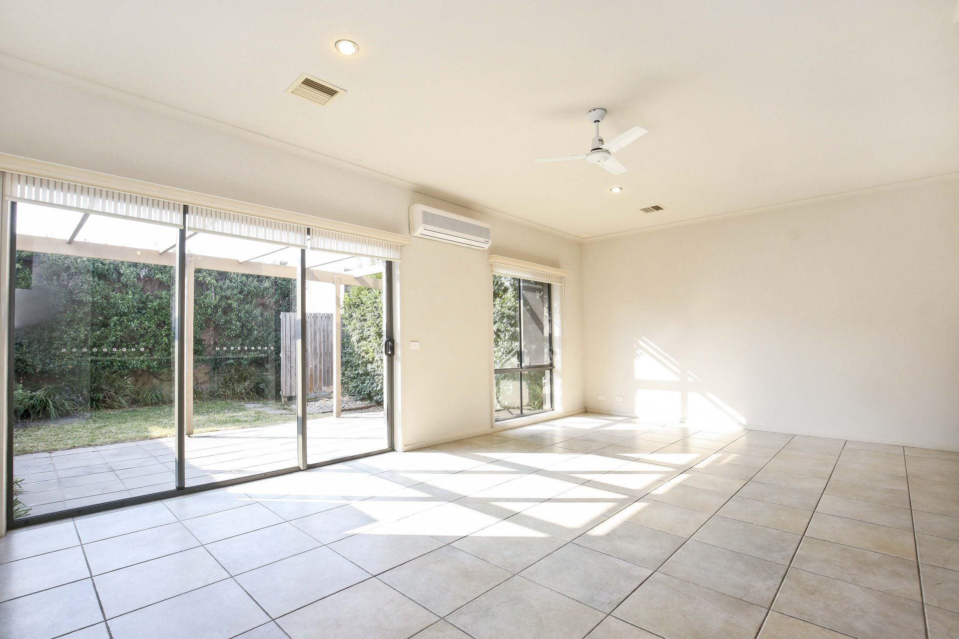 STYLISH TOWNHOUSE OPPOSITE PARKLAND  *Insp Thu 5th Jul @ 5:00pm*