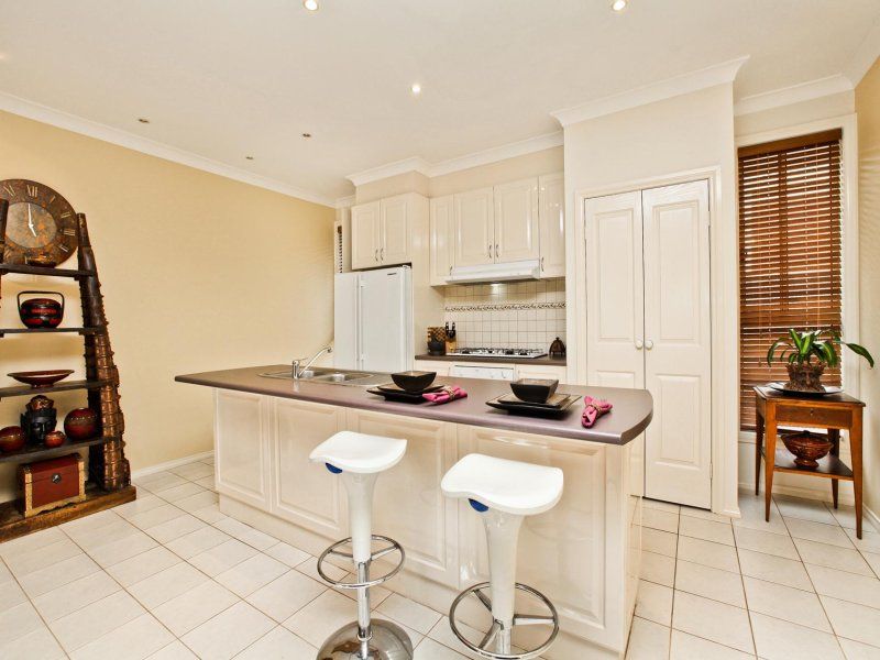 11 Lauricella Place, Caroline Springs - Thumbnail 3