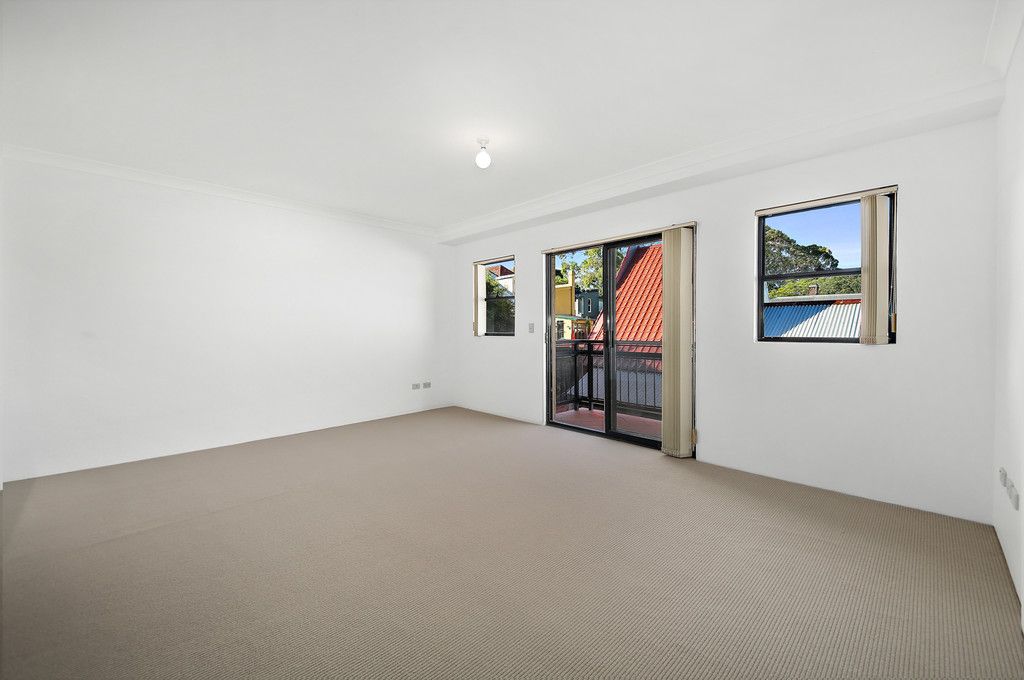 One Bedroom in the Piano Factory