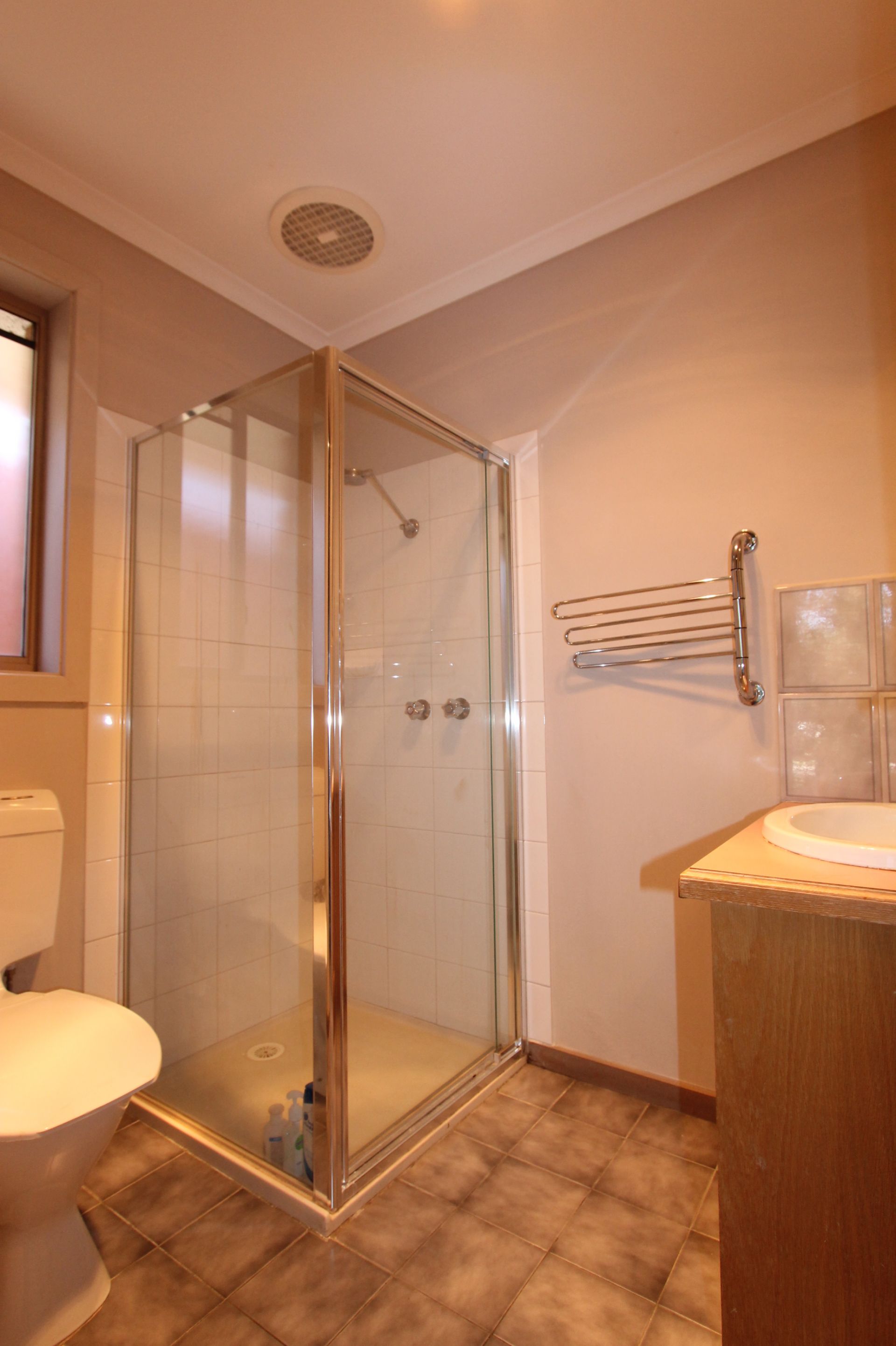 WARM & INVITING FAMILY HOME !!!