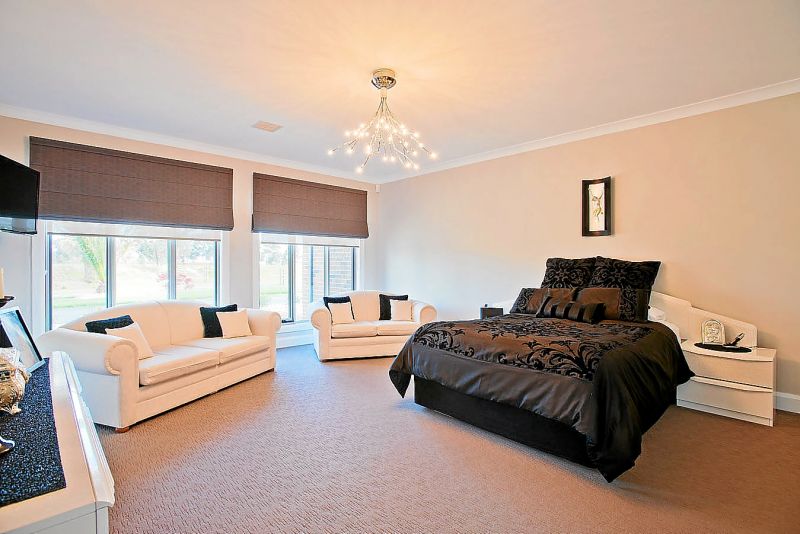 16 Carberry Drive, HOPETOUN PARK Sweeney Estate Agents