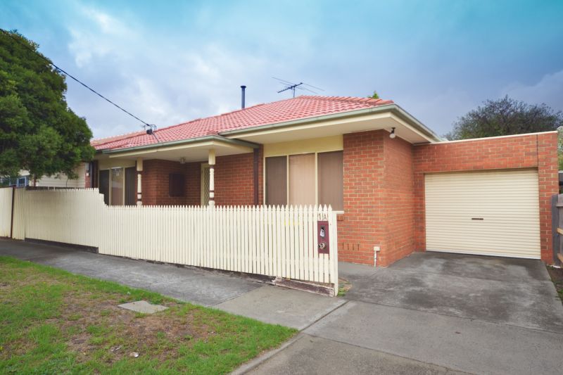 1A Broughton Avenue, Reservoir