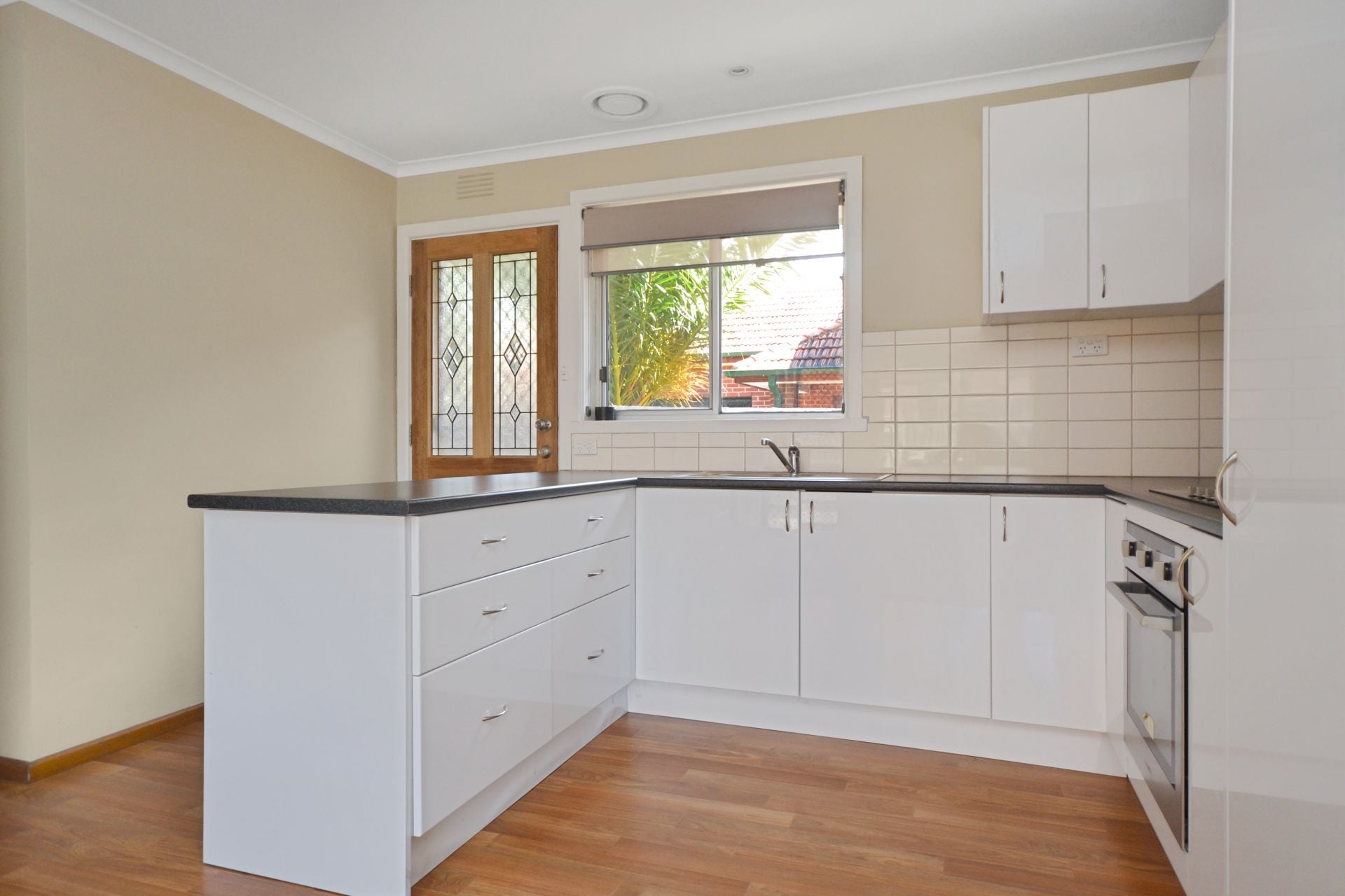 FULLY RENOVATED ONE BEDROOM