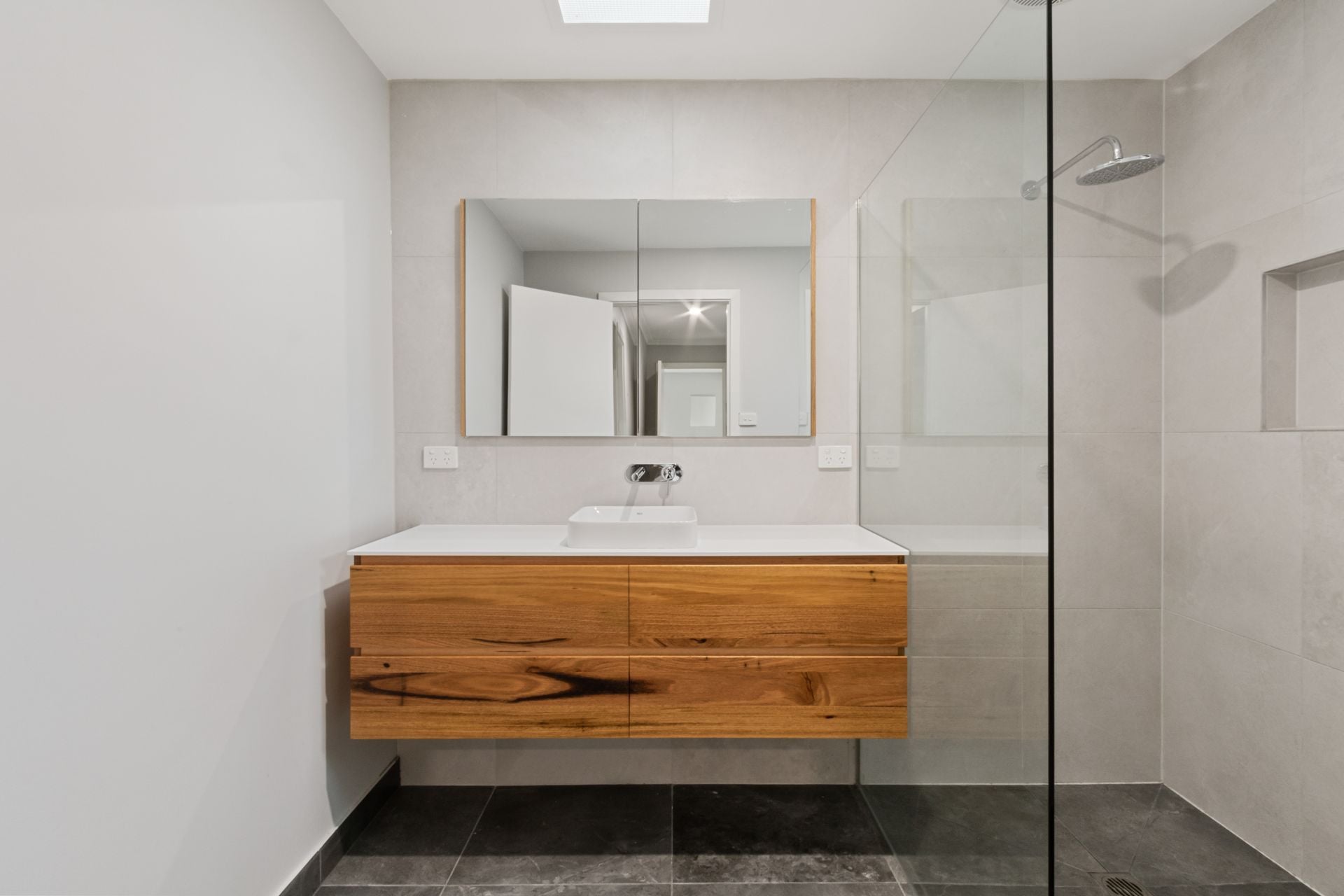 Stunning Unit in Prime Location