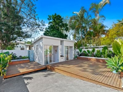 RARE REFURBISHED FREESTANDING RETAIL/OFFICE!