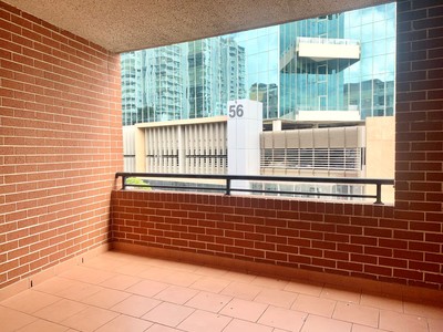 Oversized three bedroom apartment in prime location 