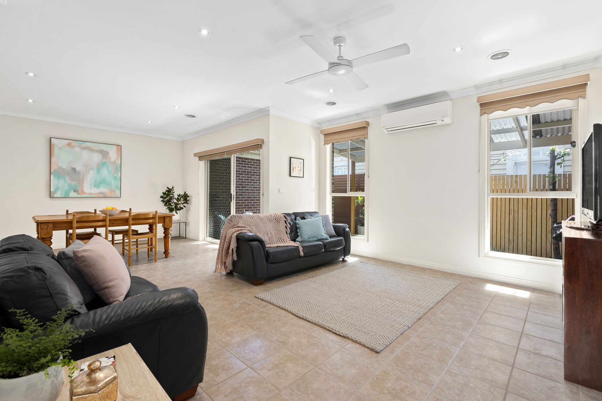 PRIME LOCATION , BEACONSFIELD GEM