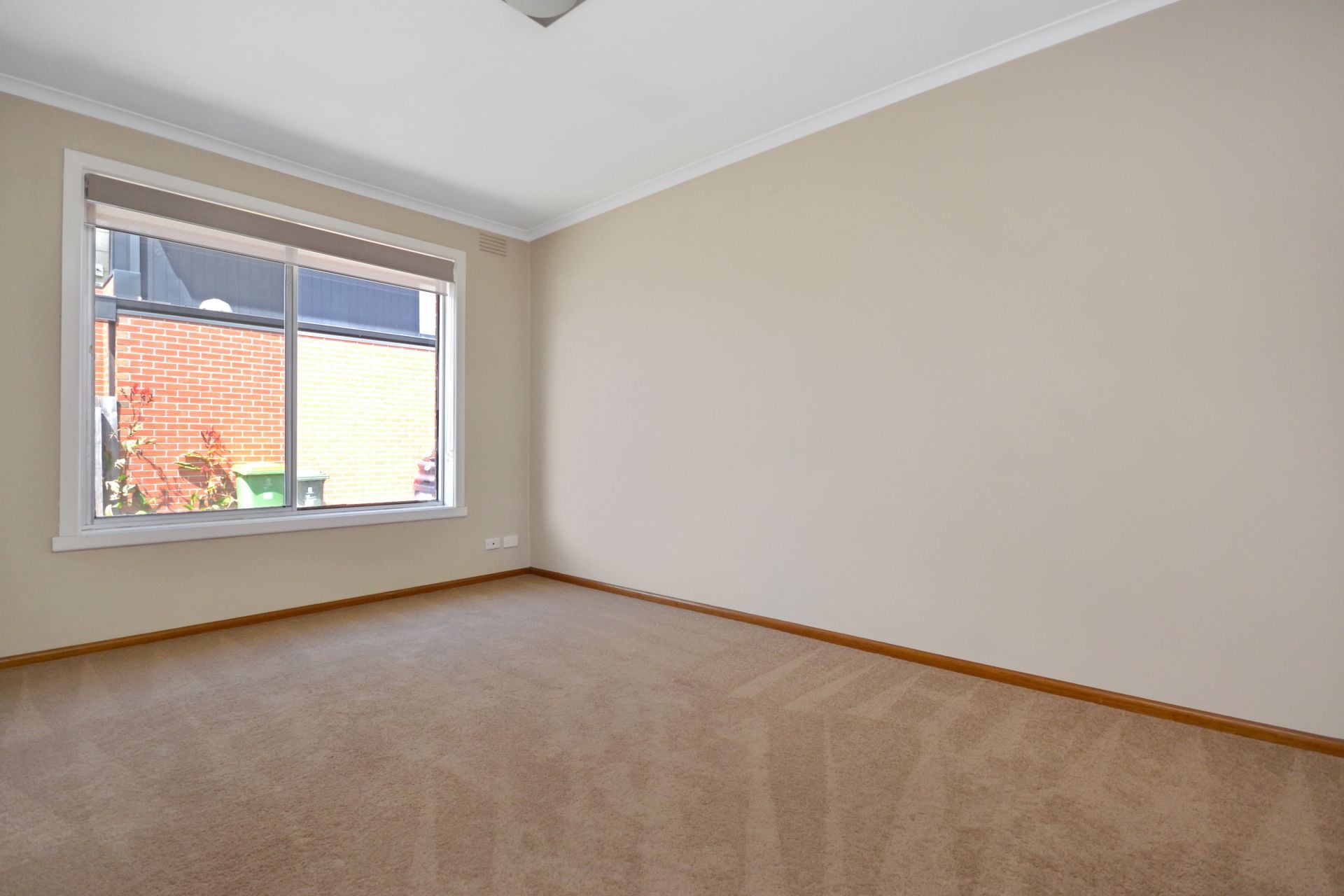 FULLY RENOVATED ONE BEDROOM