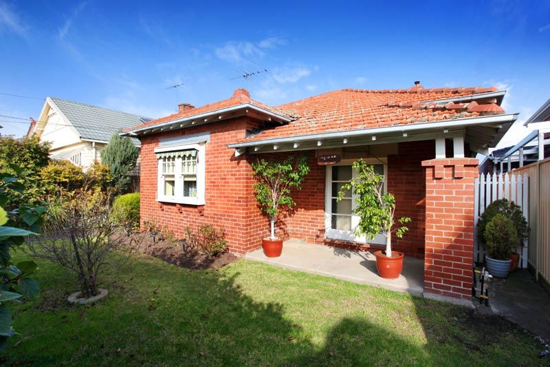 7 Clive Street, West Footscray - Thumbnail 2