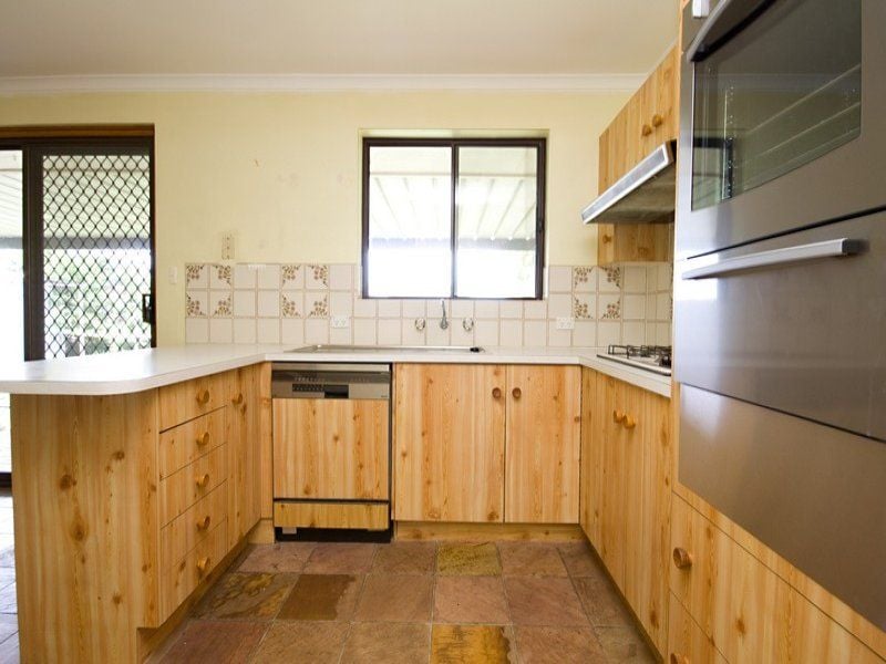 27 ROBERTSON CRESCENT Redwood Park 5097