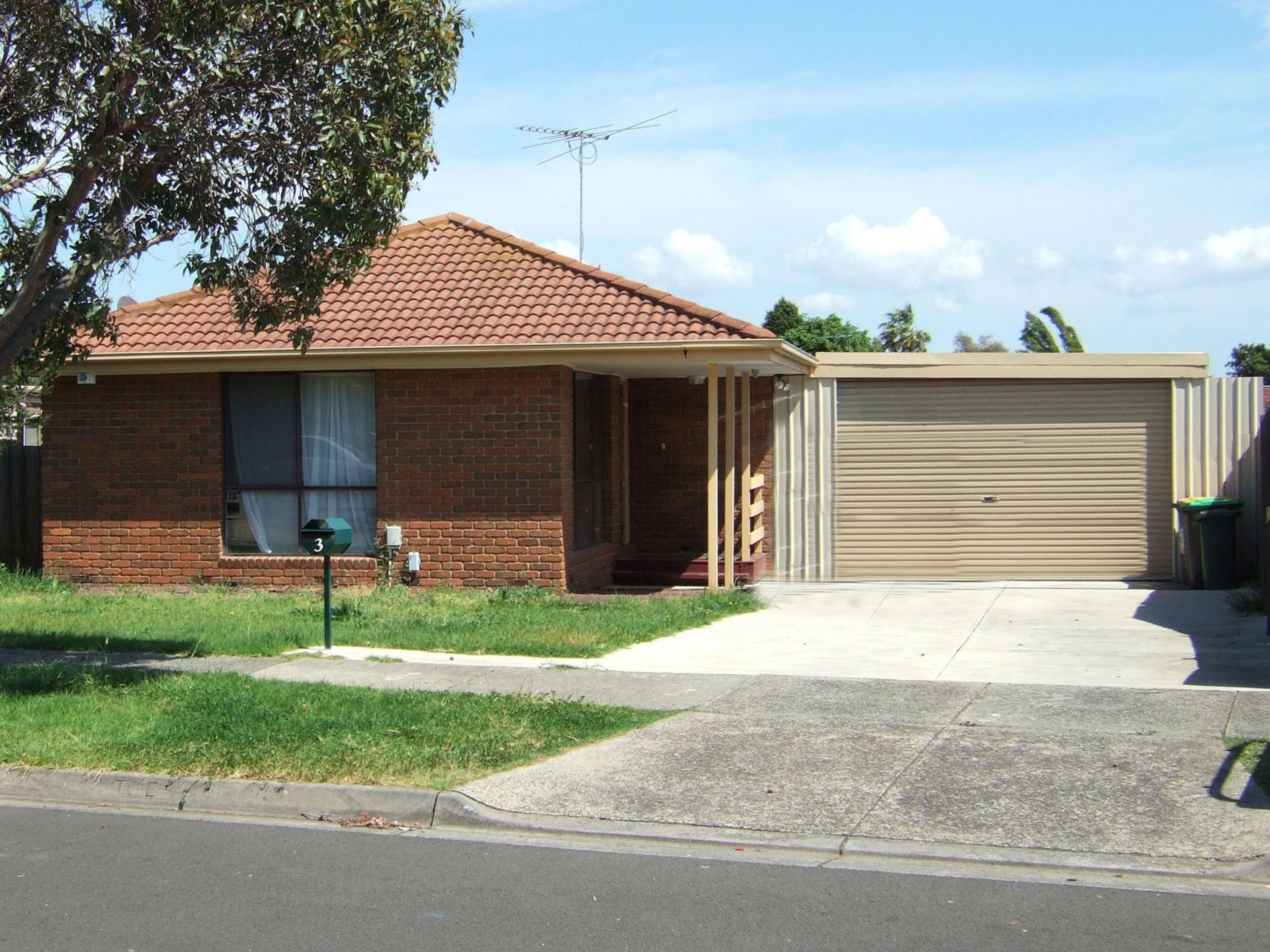 VERY WELL PRESENTED HOME IN A CONVENIENT LOCATION