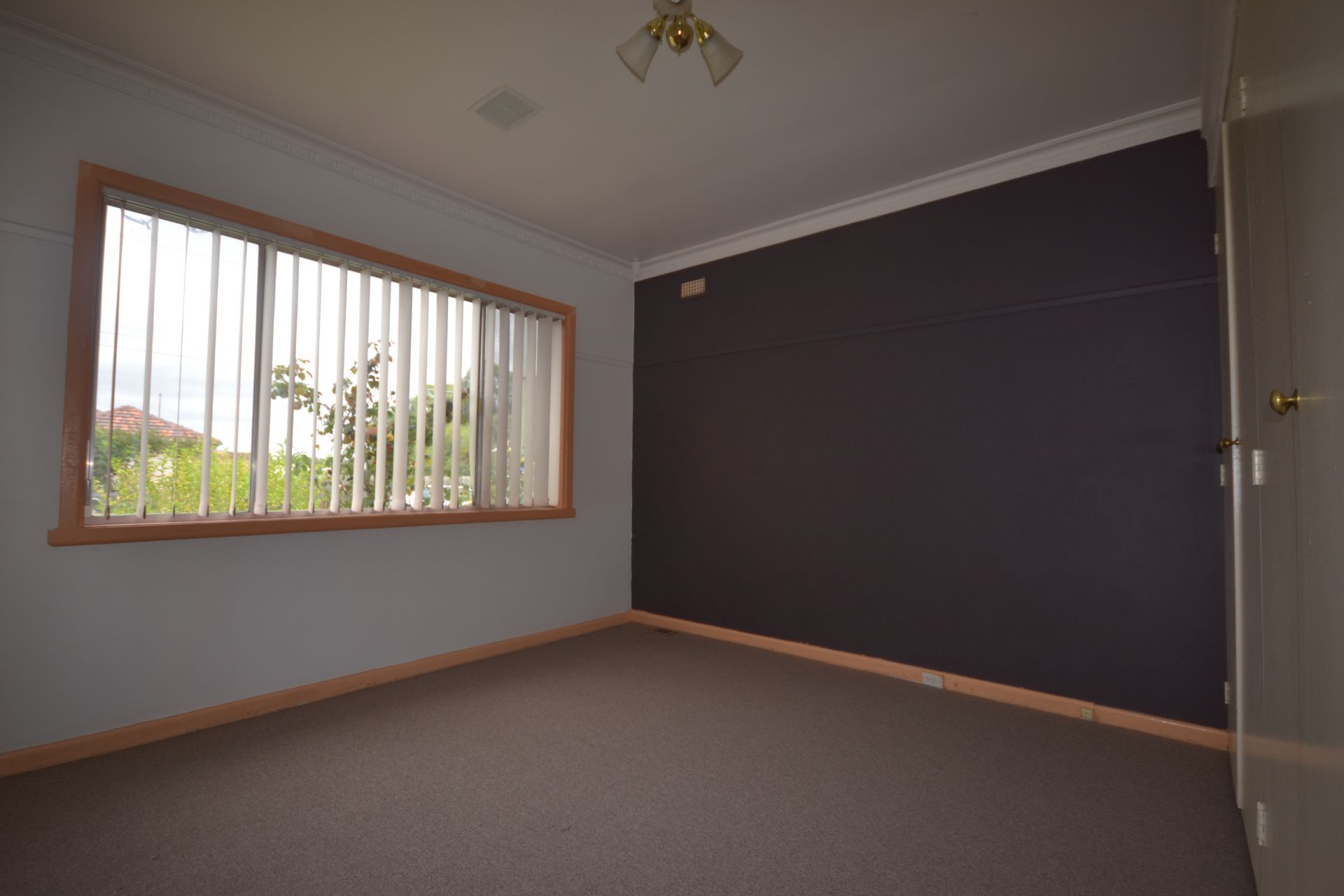 GREAT SIZE HOME IN AN EVEN BETTER LOCATION