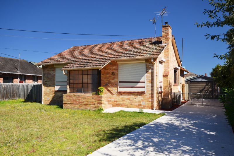 33 Whitelaw Street, Reservoir