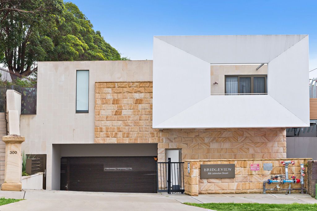 Sold - Signature Style & Modern Harbourside Convenience