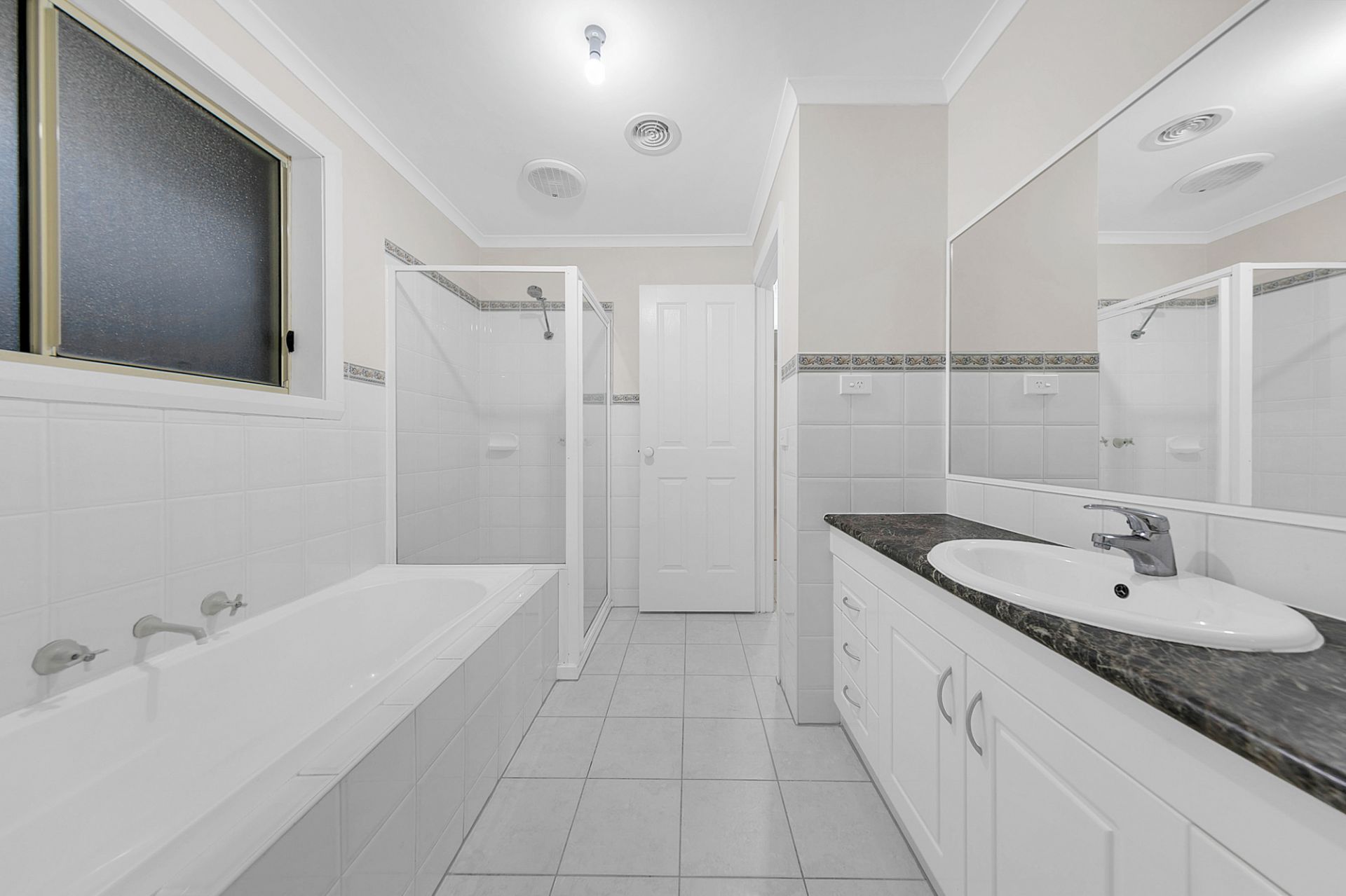 COSY & CLEAN TWO BEDROOM!