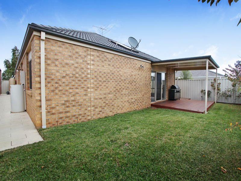 33 Barrington Circuit, Caroline Springs - Thumbnail 8