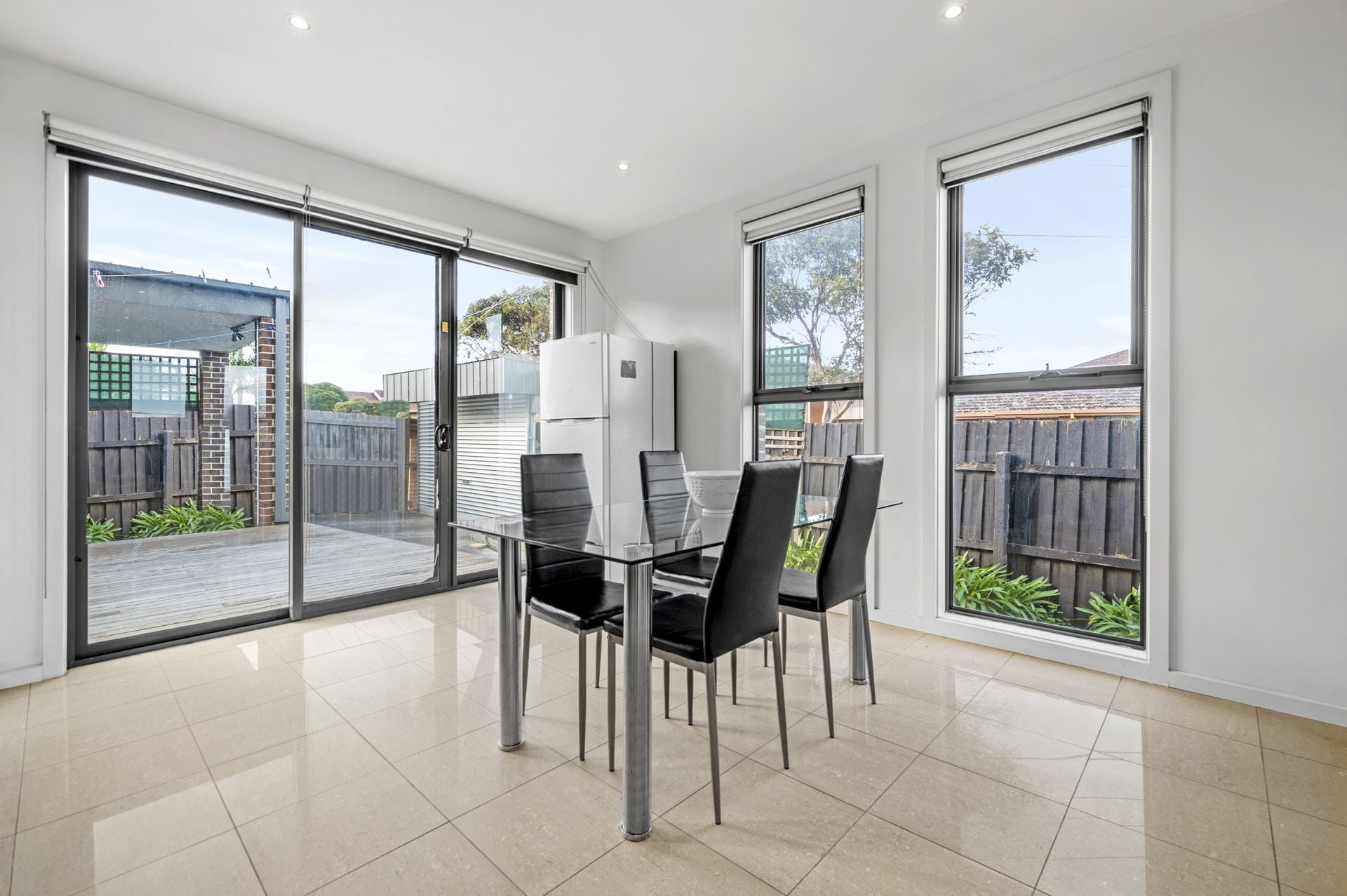 CONTEMPORARY LIVING IN A GREAT LOCATION