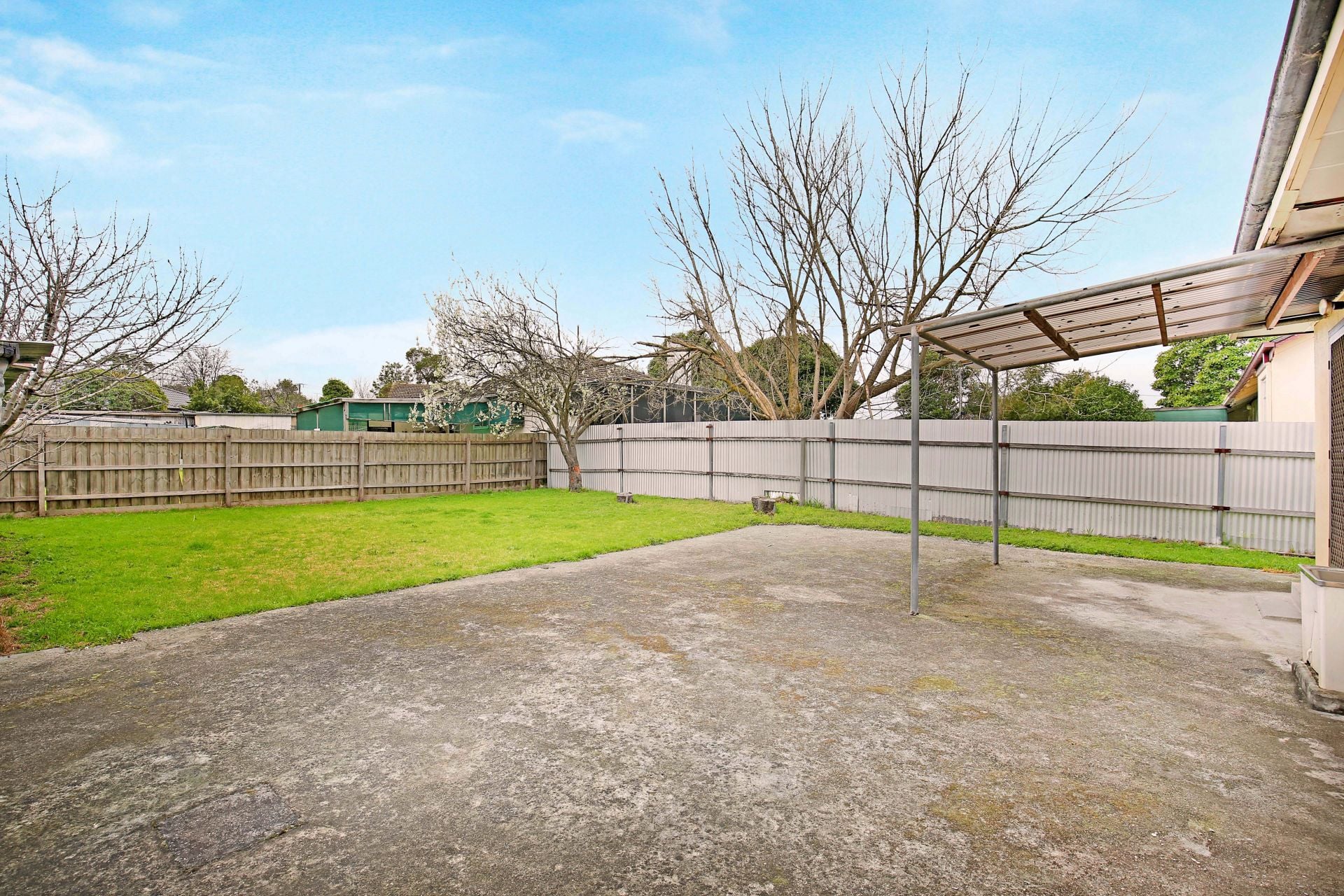 3 Bedroom - Perfect Location - Close to everything !