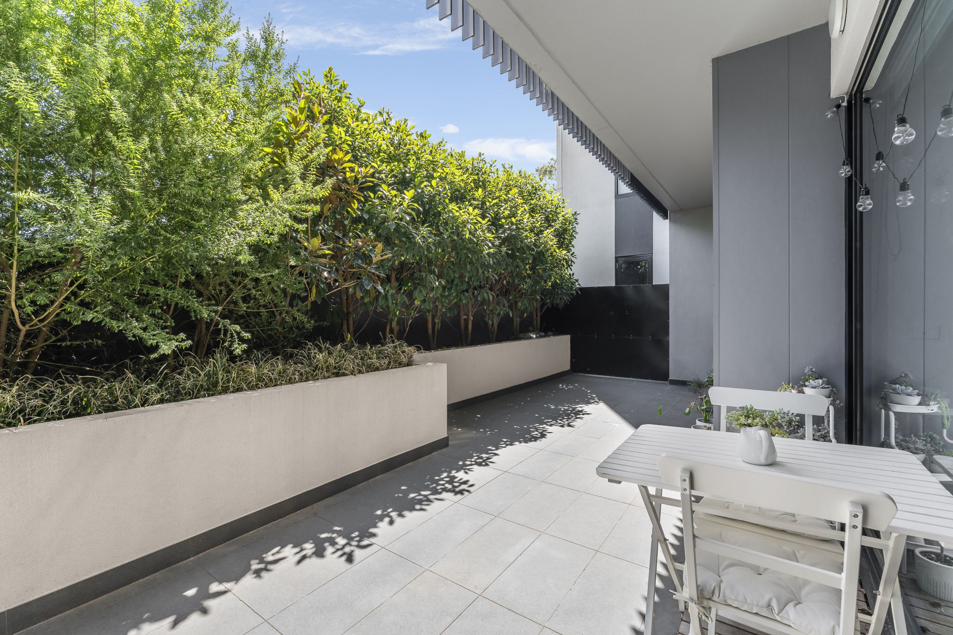 Luxurious Ground Floor Oasis: Prime Location, Elegant Living