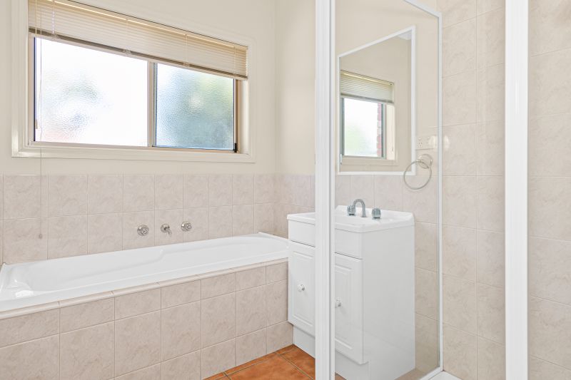 2/5 Hawthorn Court, Mill Park