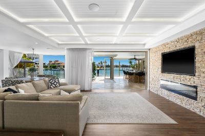 Unrivalled Luxury Entertainer with Exquisite Broadwater Views