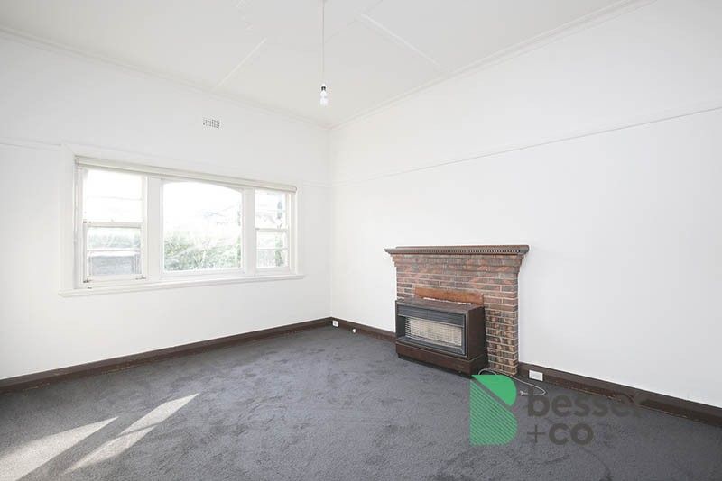 8 Furneaux Grove, St Kilda East - Thumbnail 3