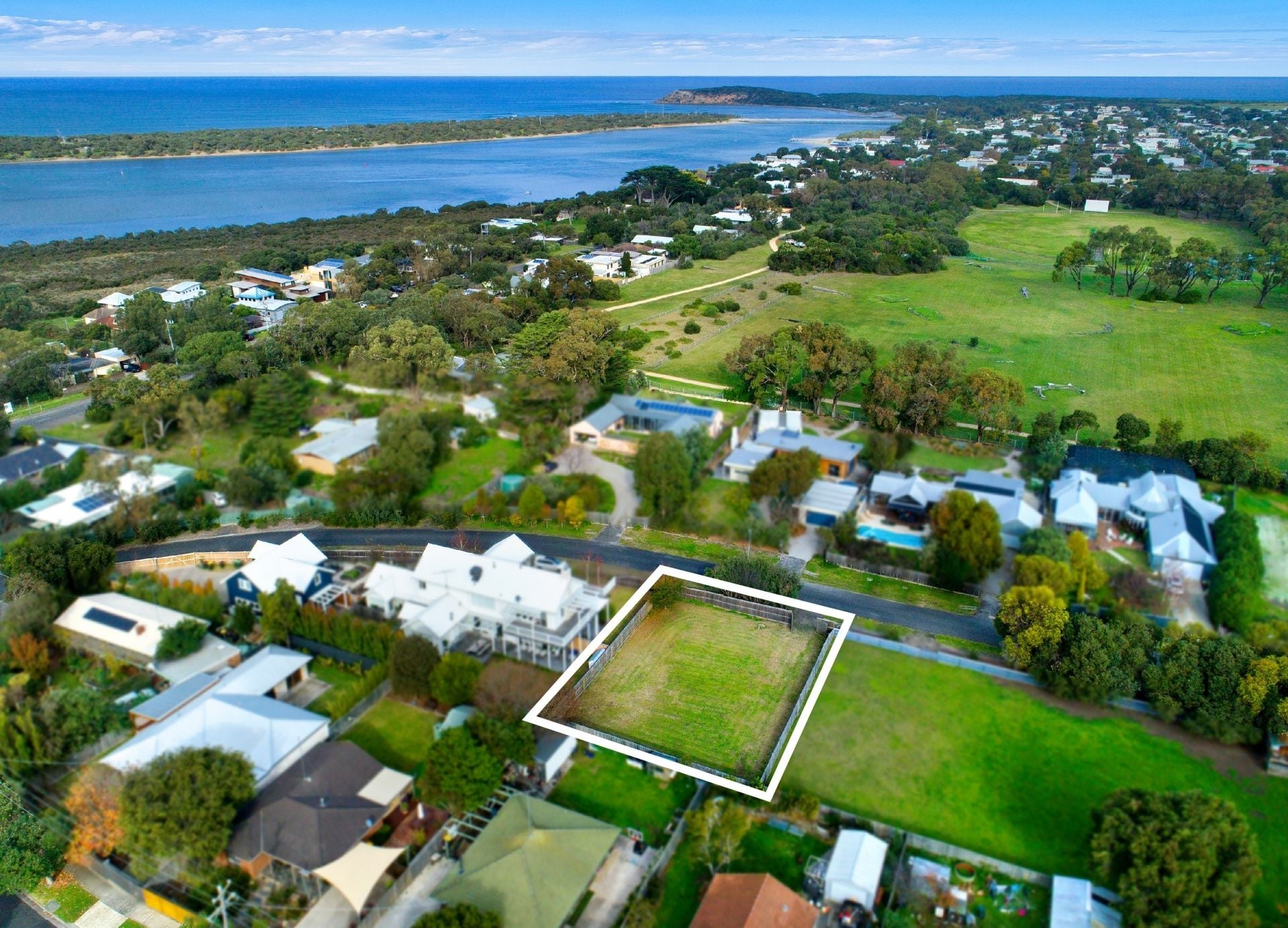 24 Araluen Court Barwon Heads VIC, Barwon Heads - Thumbnail 2