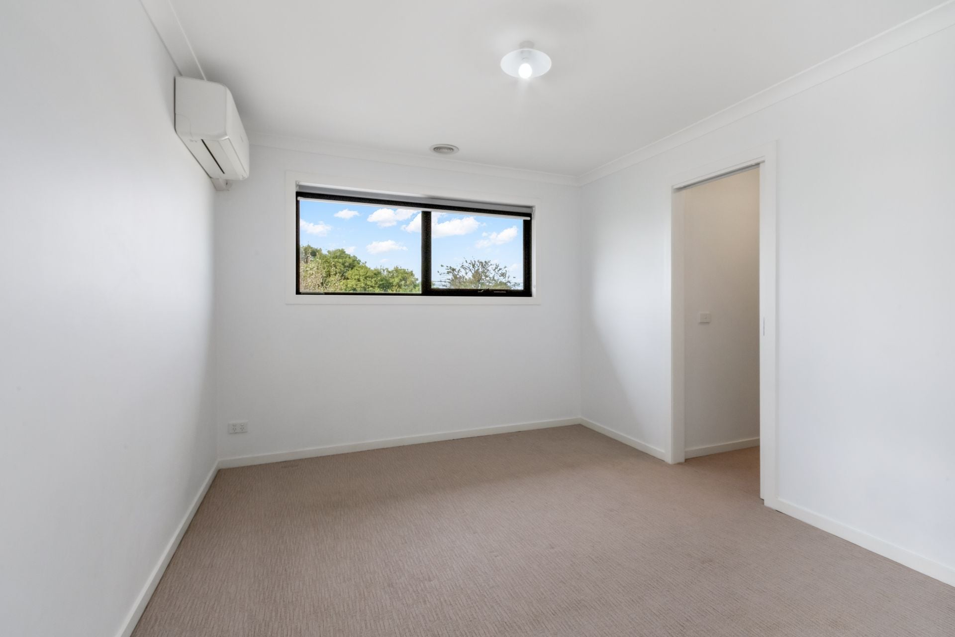 DELIGHTFUL 3 BEDROOM HOUSE IN RESERVOIR