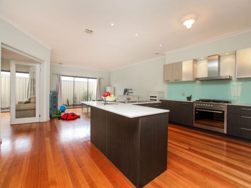 4 Vancluse Lane, Caroline Springs - Thumbnail 3