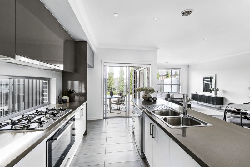 105 Orbis Avenue, Fraser Rise - Thumbnail 5