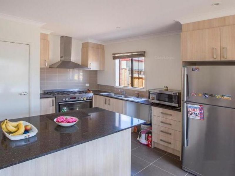 22 Dolphin Drive SOUTH MORANG, South Morang - Thumbnail 5