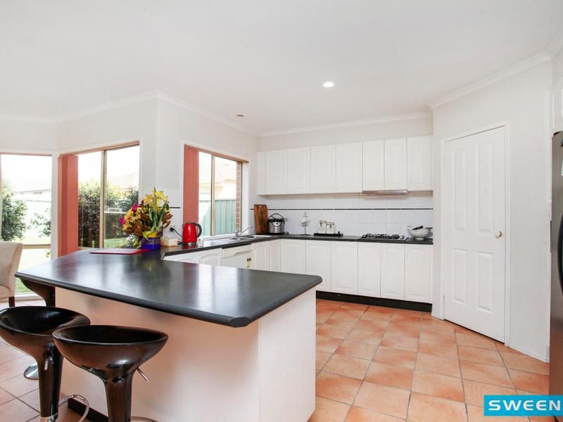 19 Victoria Way, Caroline Springs - Thumbnail 3