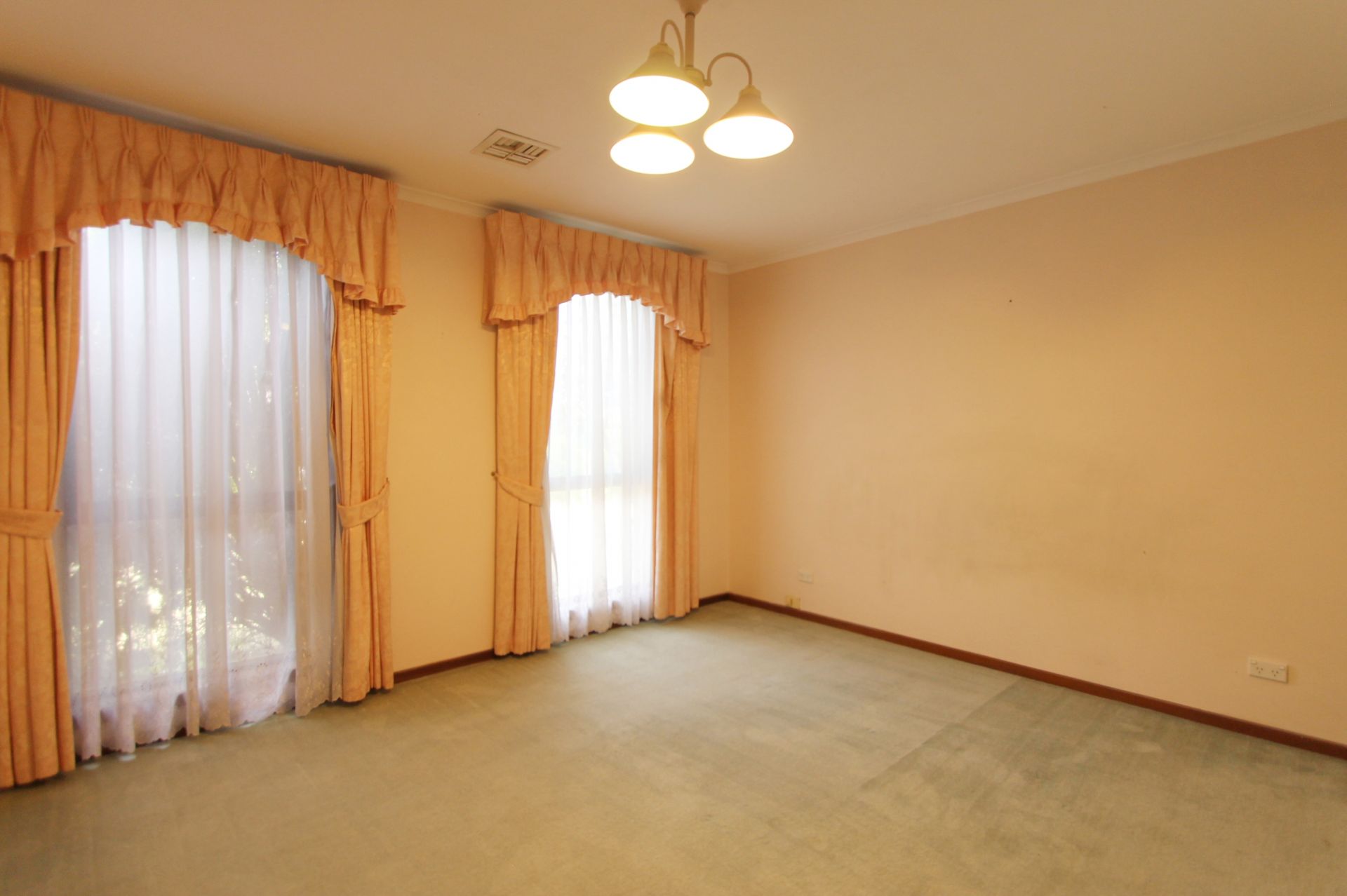 PERFECTLY LOCATED FAMILY HOME