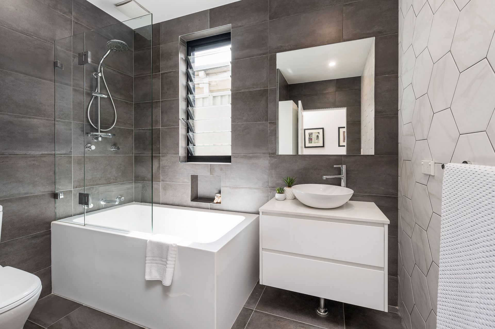 Easycare Entertainer with Light, Style and Quality