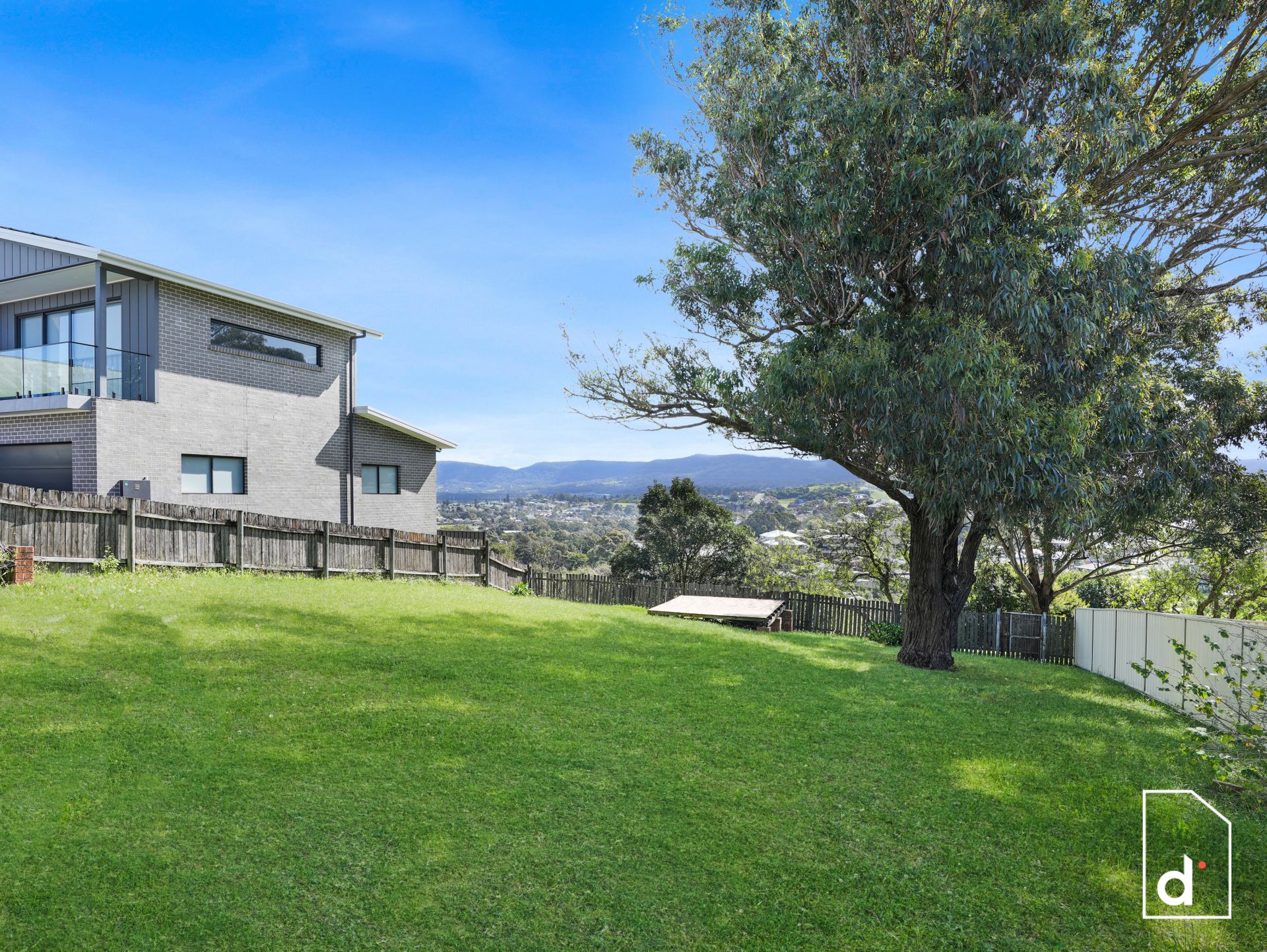 12 Noble Parade, Lake Heights NSW