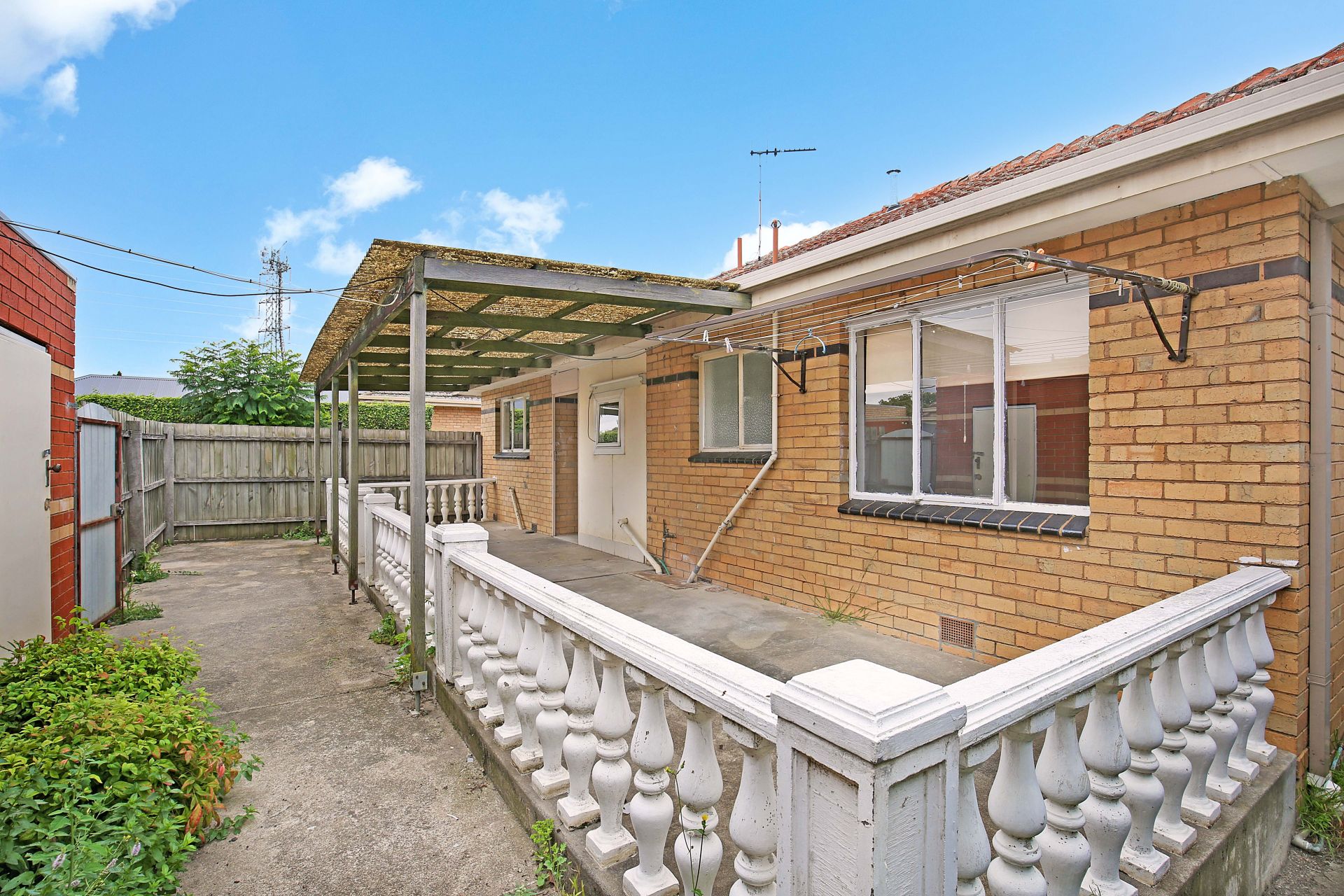 LIGHT AND BRIGHT FAMILY HOME!