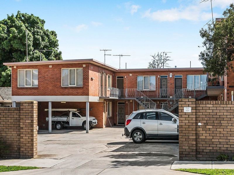 9/20 Loch Avenue, St Kilda East