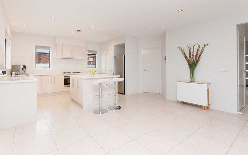 63 The Parkway, Caroline Springs - Thumbnail 5