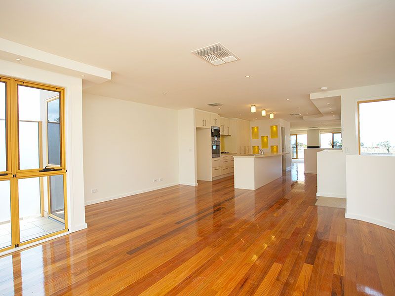 10 A Parkside Crescent, Altona - Thumbnail 2