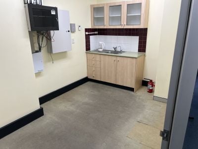 TIDY OFFICE IN SOUTH BRISBANE