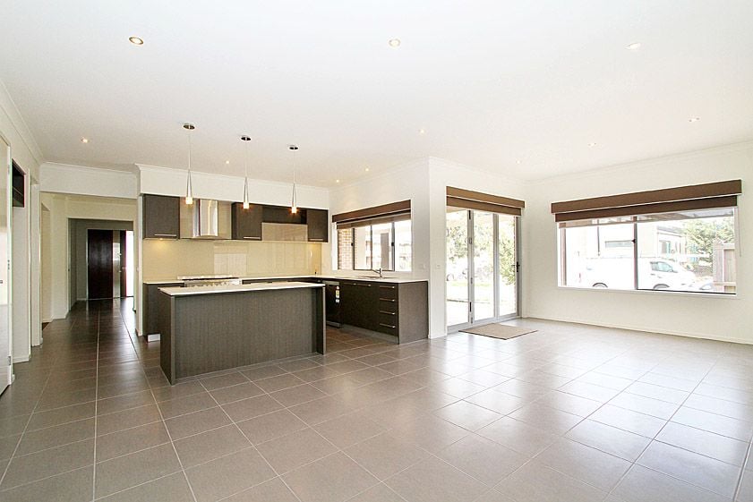 LOCATION & LIVING SPACE APLENTY!