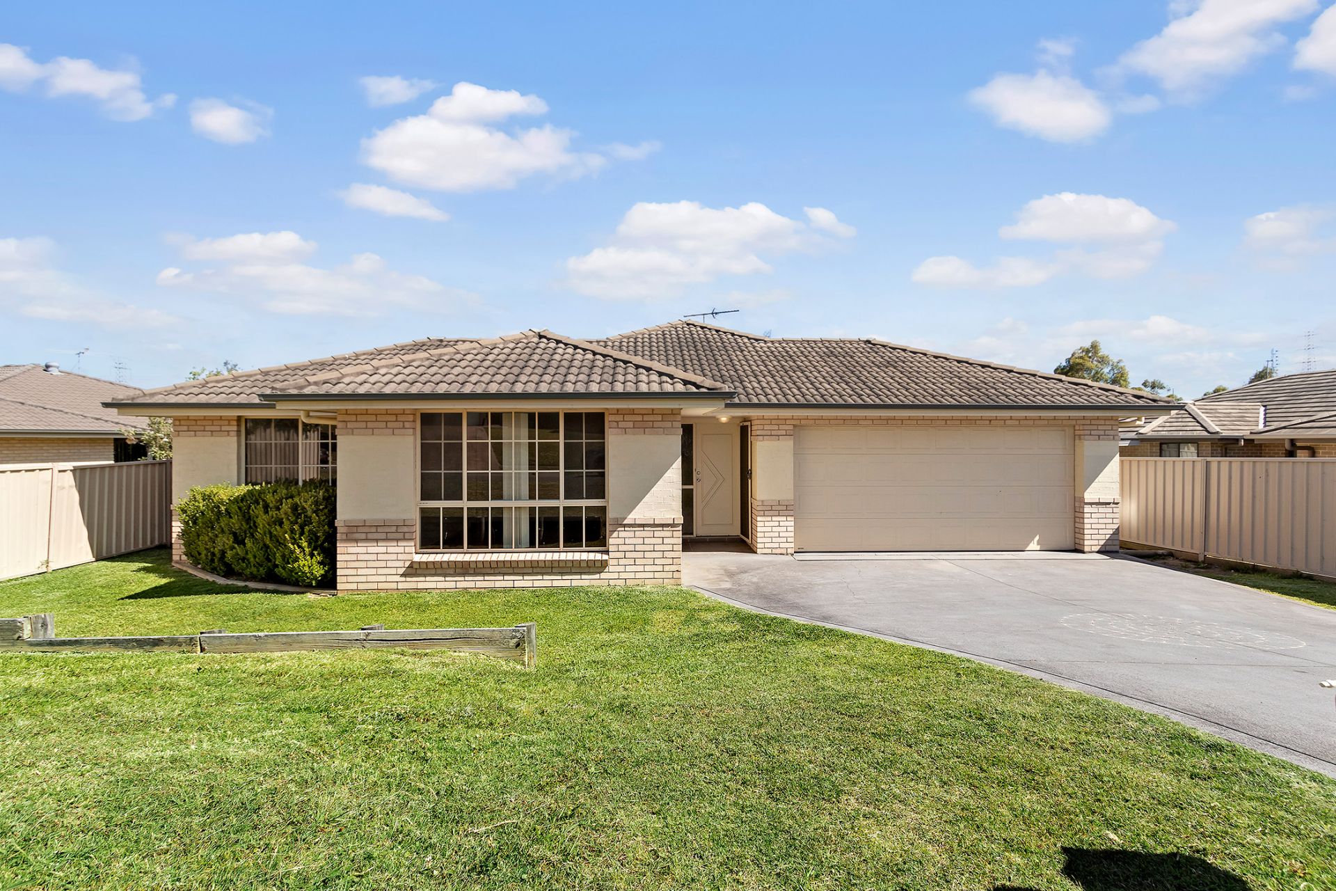 Real Estate For Lease 5 Redmond Circuit Cameron Park , NSW