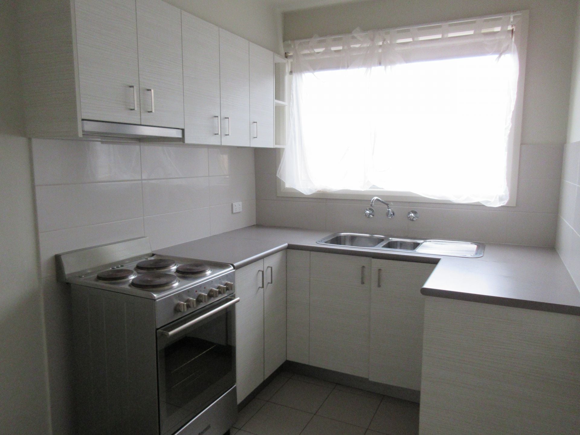 Sensational Ground Floor Apartment in Great Location!