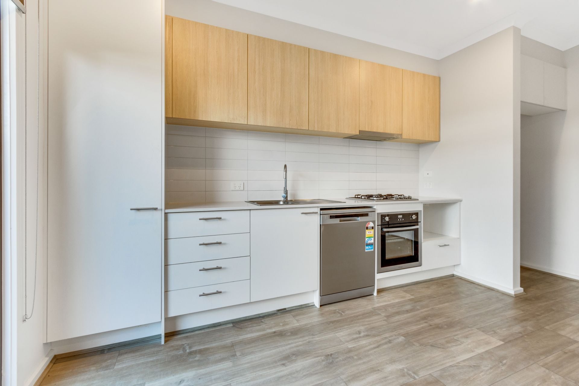 MODERN LIVING, CONVENIENT LOCATION