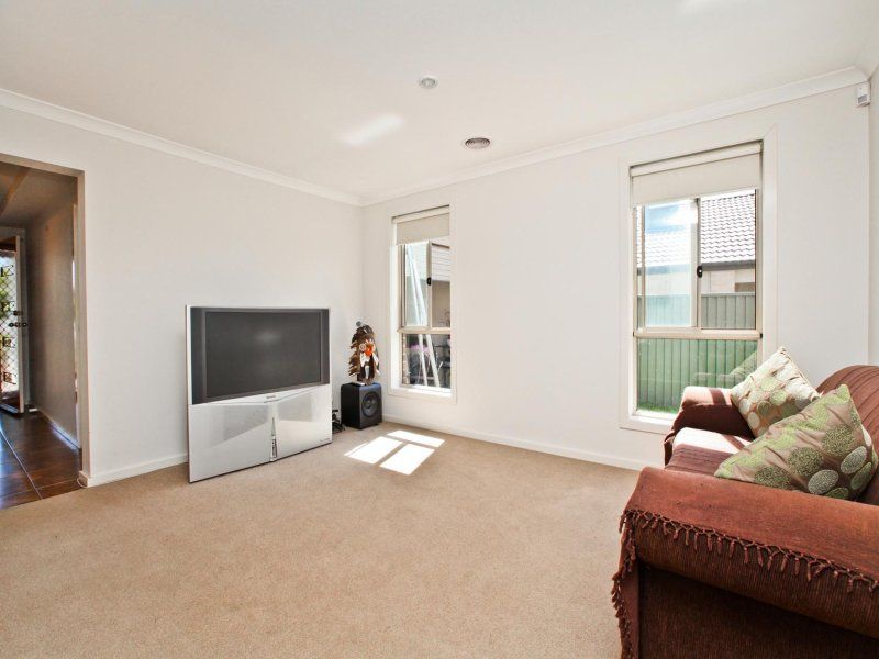 23 Goodenia Way, Caroline Springs - Thumbnail 5