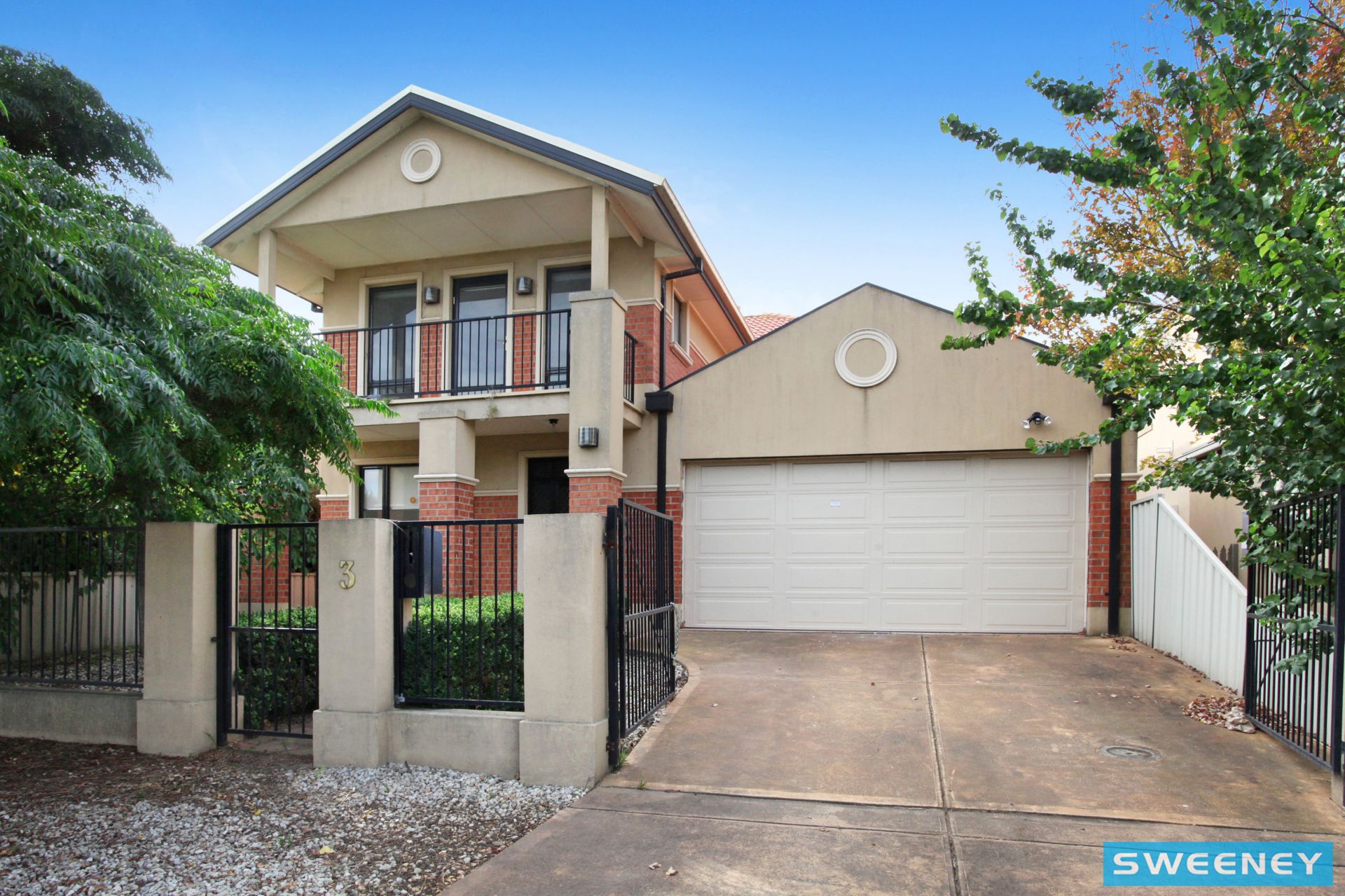 3 Lakeway Close, Caroline Springs - Thumbnail 2