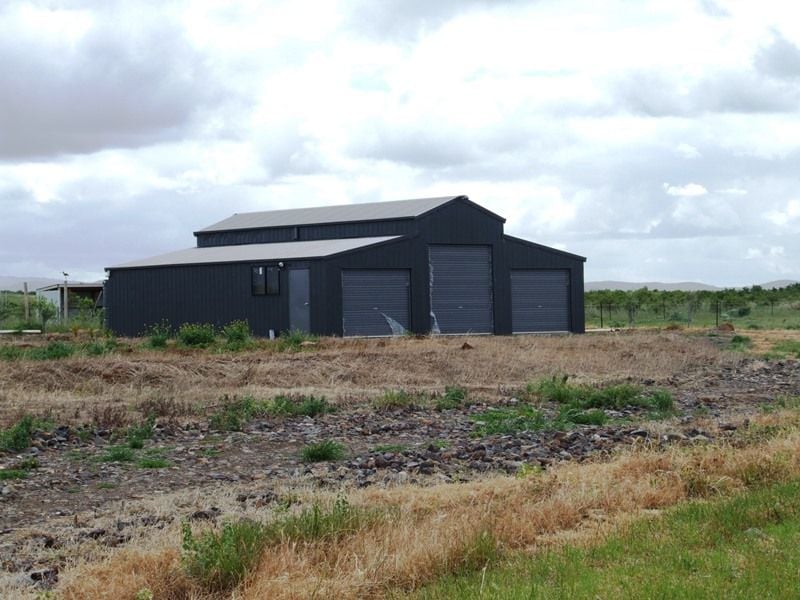 16 Streeton Drive, Merrimu - Thumbnail 3