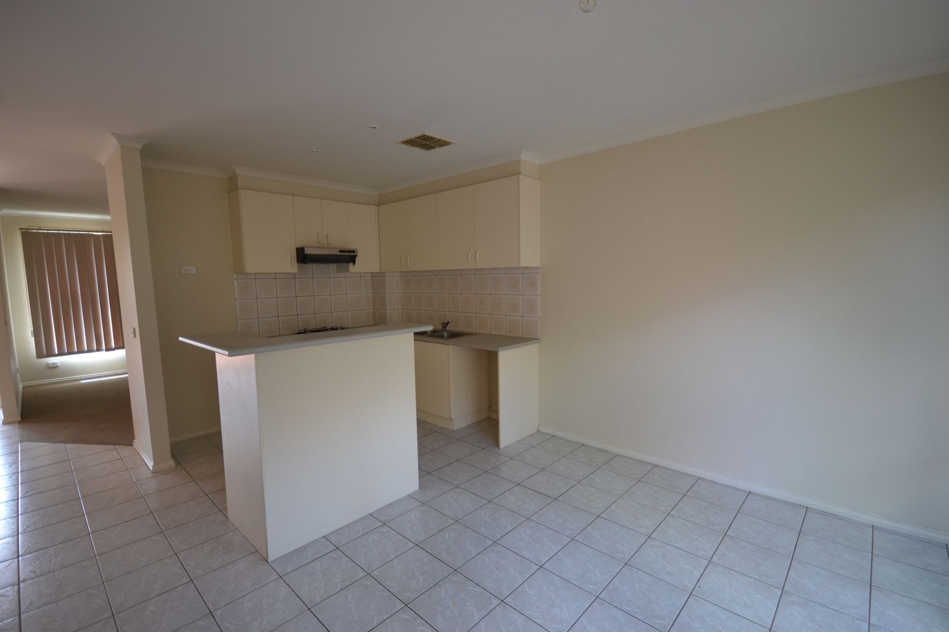 WITHIN WALKING DISTANCE TO SHOPS, TRAIN & BUS